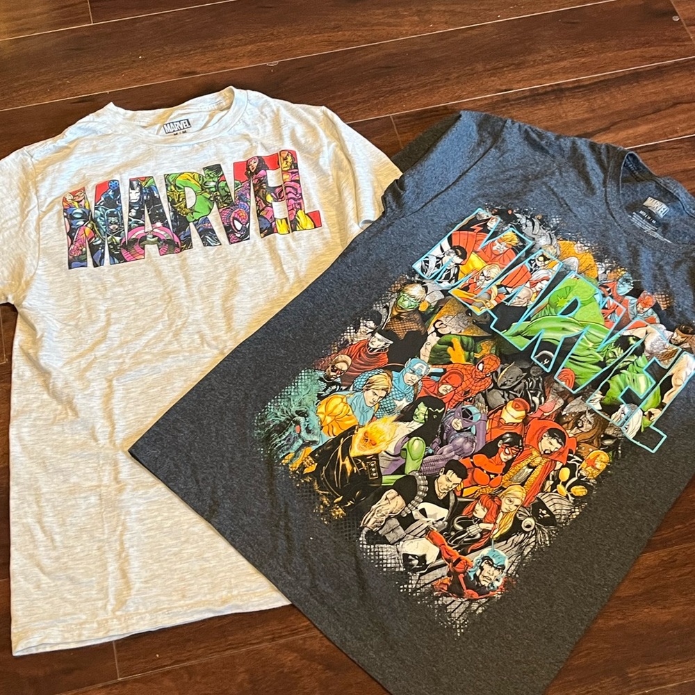 ⭐️EUC - 2 Men's Medium Gray Marvel T-Shirts